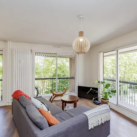 72 M Comfortable And Decorated With Balcony Apartment