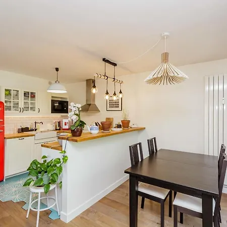 Apartment 72 M Comfortable And Decorated With Balcony