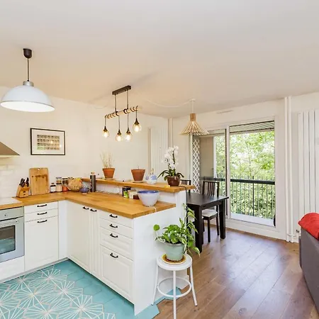 Apartment 72 M Comfortable And Decorated With Balcony
