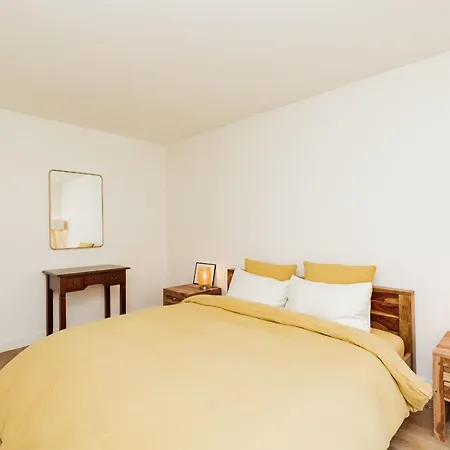72 M Comfortable And Decorated With Balcony Apartment *
