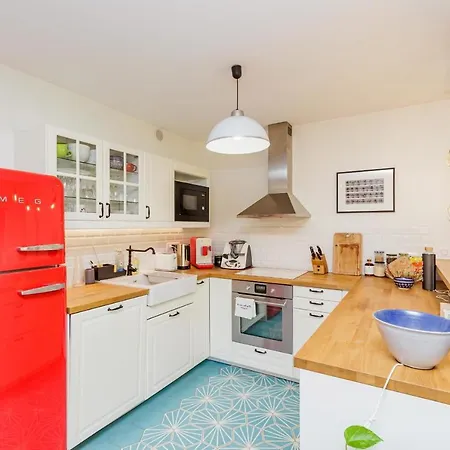 72 M Comfortable And Decorated With Balcony Apartment