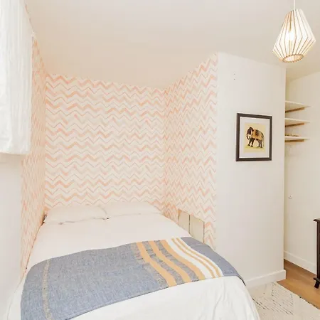 72 M Comfortable And Decorated With Balcony Apartment *
